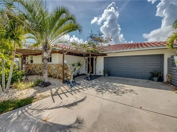 2701 Bruce St, Matlacha, FL 33993