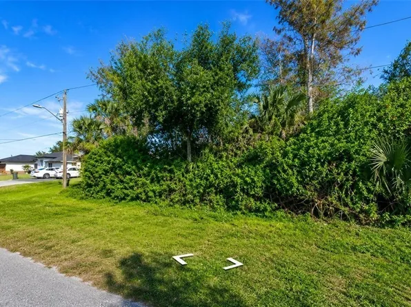 822 Alido Ave, Lehigh Acres, FL 33971