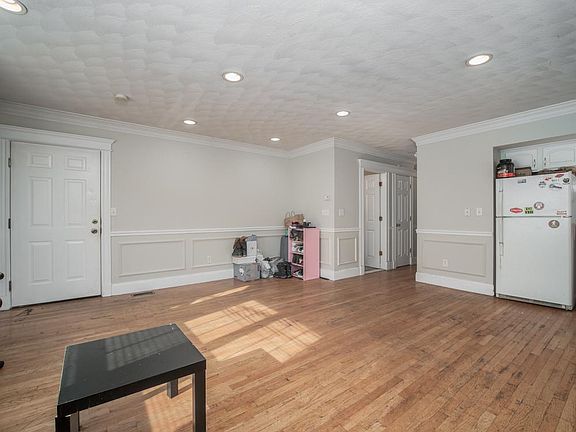 4th image of 145 Murdock St #1
