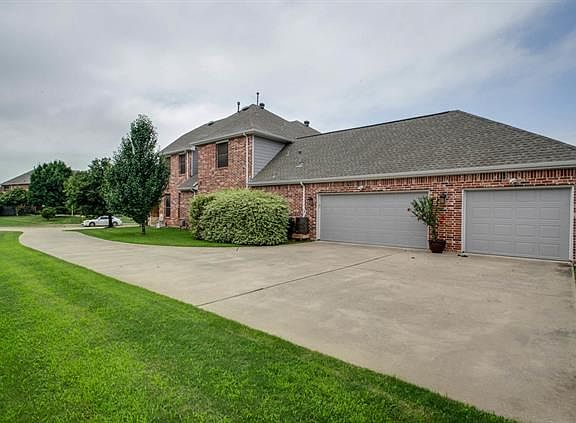 3rd image of 616 Unbridled Ln