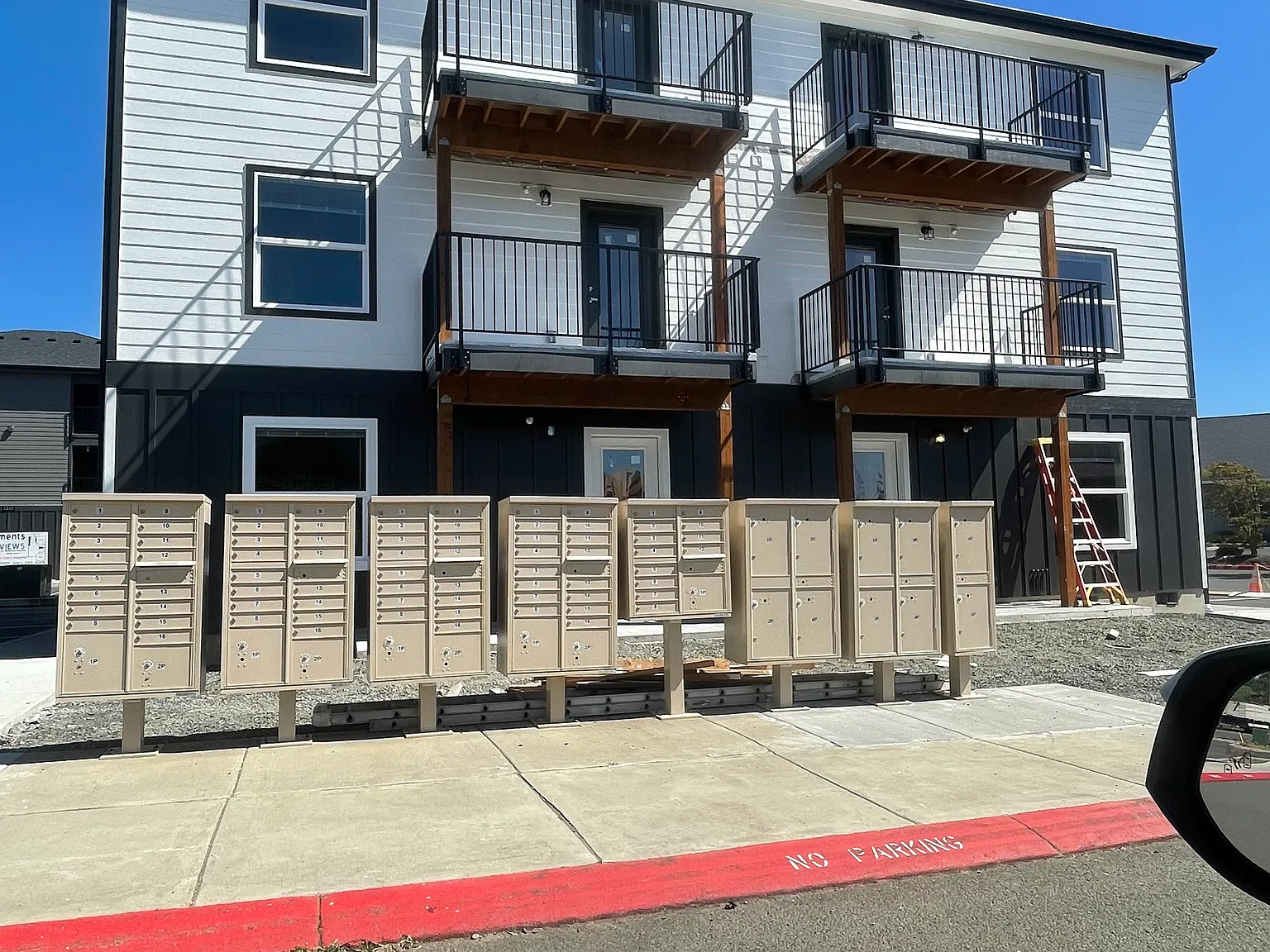 2 bed, 975 sqft, $1,895 — Photo 1