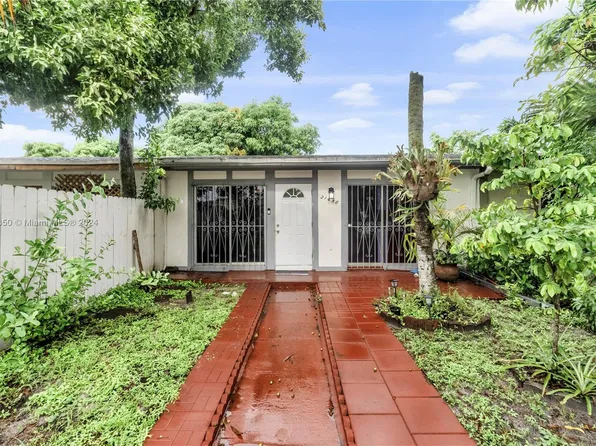 21458 NW 40th Circle Ct, Miami Gardens, FL 33055