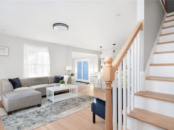 35 Montana Ave, Warwick, RI 02888