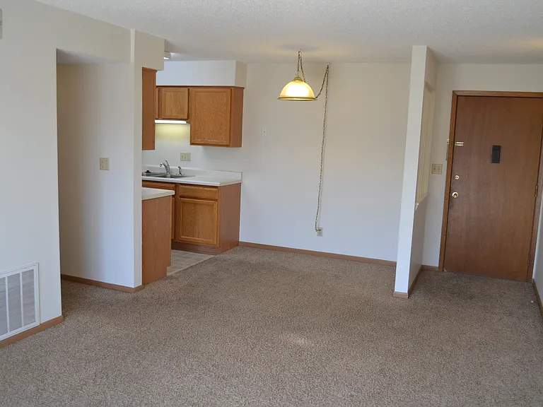 4915 Todd Dr — Photo 2
