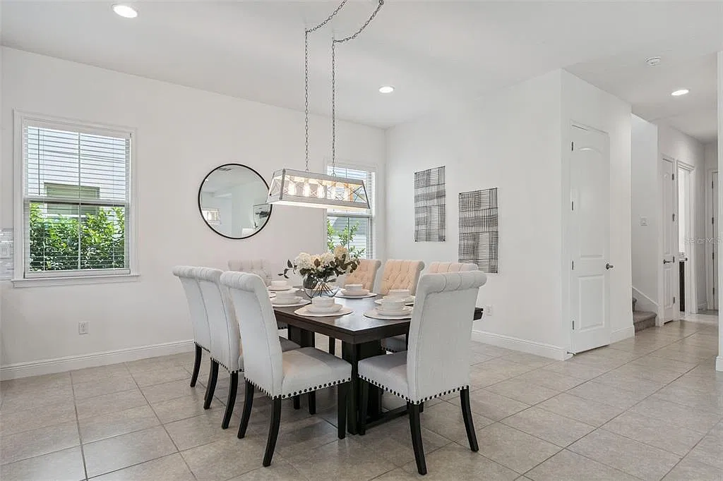 5 bed, 4.0 bath, 3339 sqft, $5,200 — Photo 4