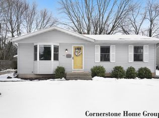 176 Gaylord Dr, Rockford, MI 49341