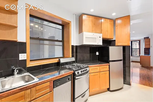 Rented by Compass | media 14