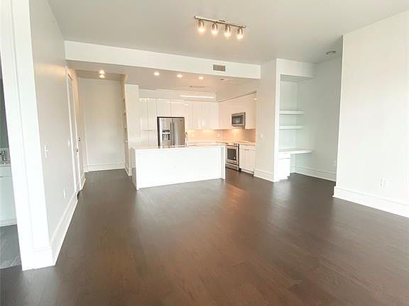 4th image of 2502 N Houston St #804