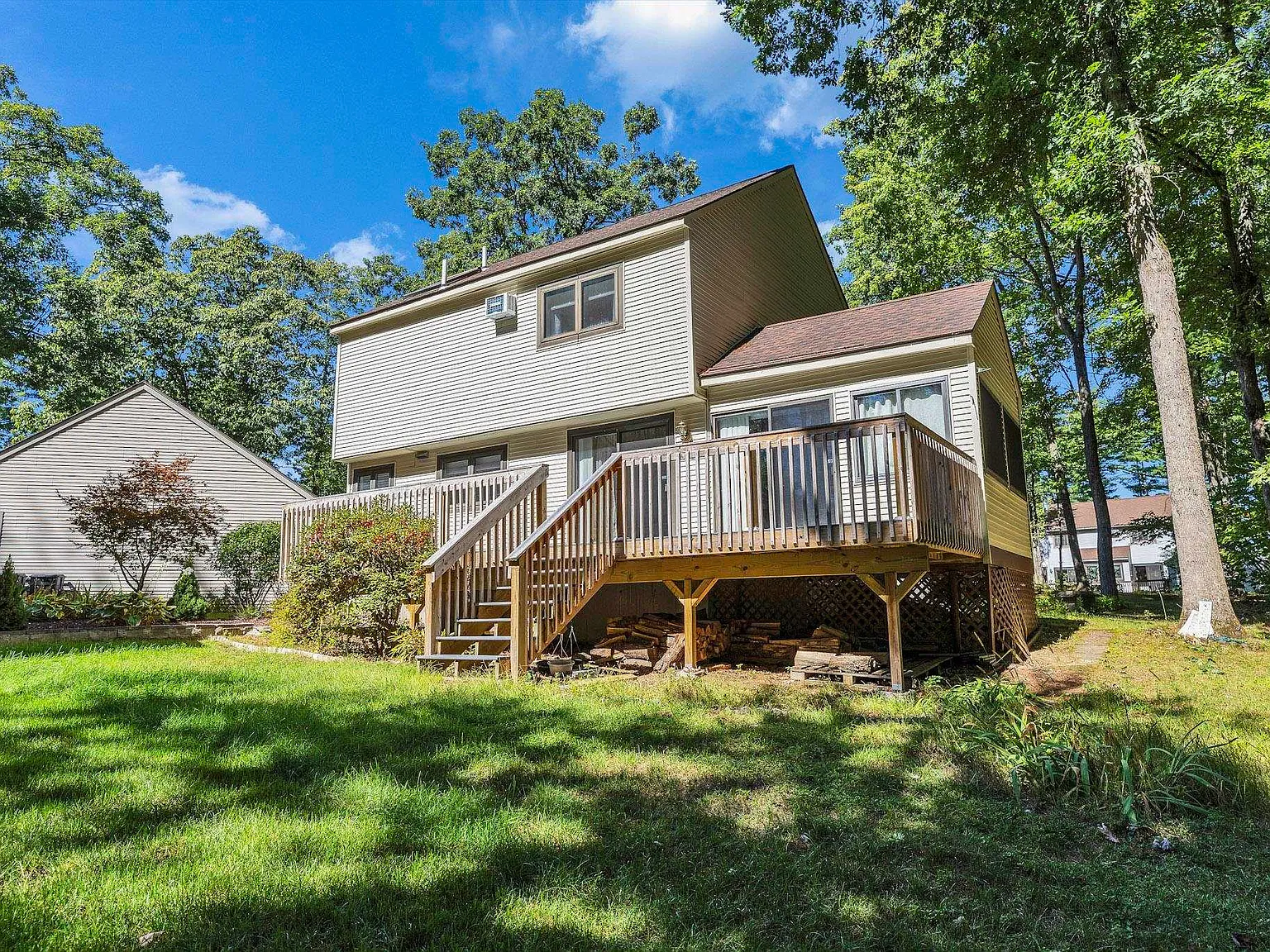 3 bed, 2.5 bath, 2063 sqft, $3,950 — Photo 2