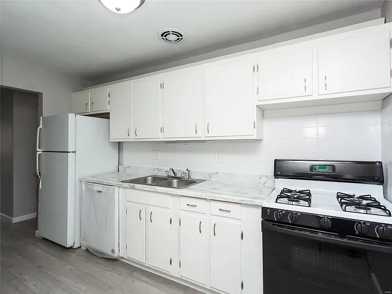 3860 Brittany Cir #3864 — Photo 7