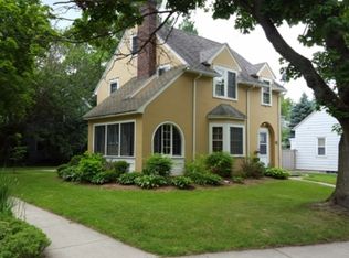901 Moores River Dr, Lansing, MI 48910