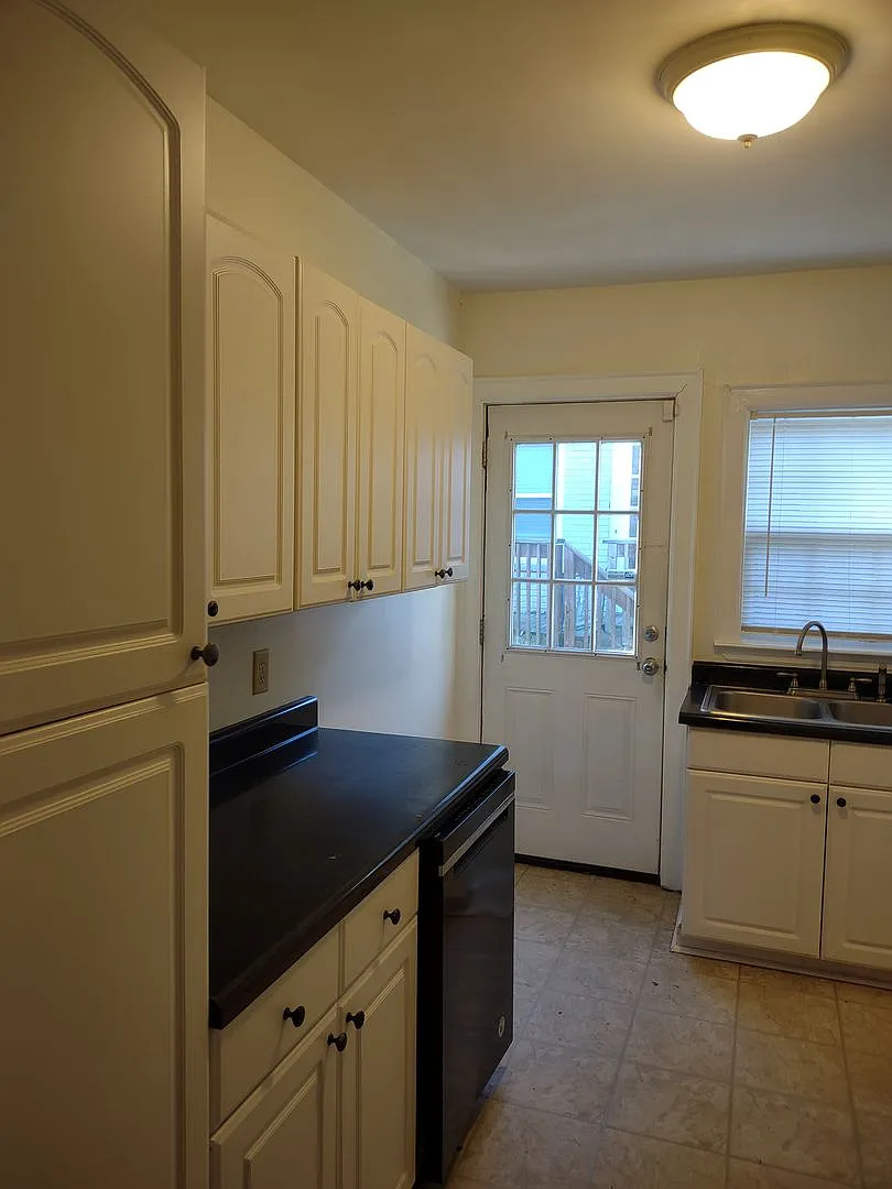 Move In Savings Adorable Two Bedroom Home In Edgewood! — Photo 3
