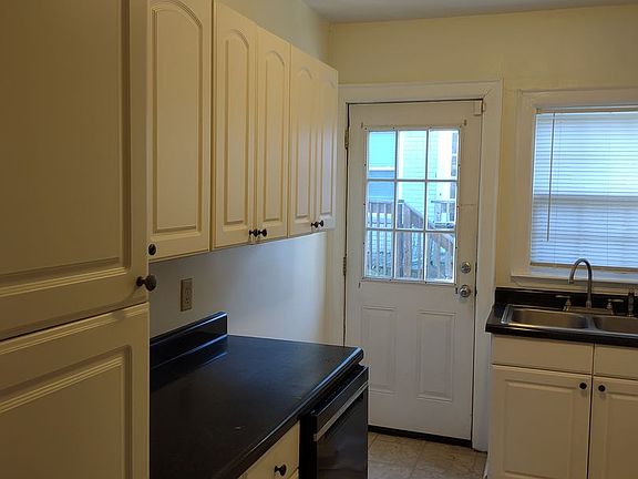 3rd image of 605 S Waccamaw Ave