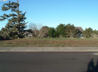 2767 Lincoln Ave, Bandon, OR 97411