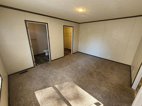 2nd image of 516 Courtland Ln #385