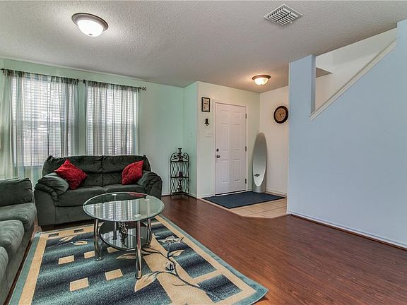 4th image of 717 Ashford Ln