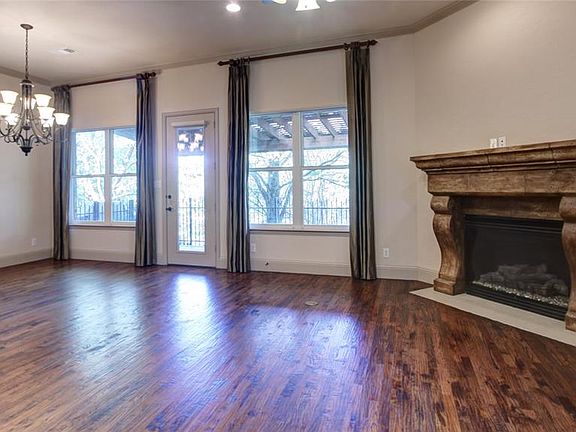 3rd image of 2829 Creekway Dr