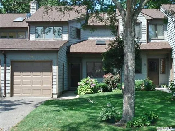 49 Jeremy Cir, Nesconset, NY 11767