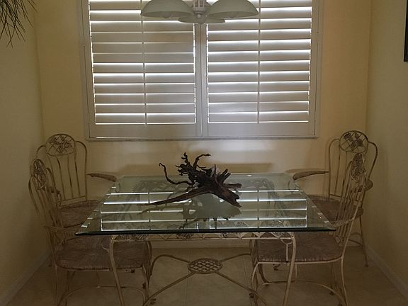 Eat in breakfast nook