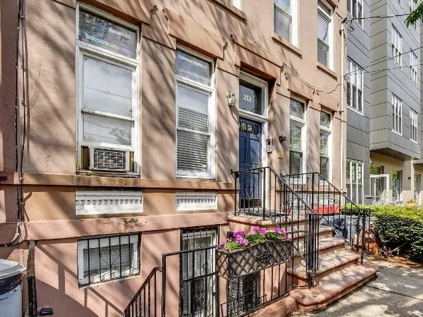 212 9th Street image 13 of 14