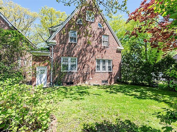 3rd image of 2241 Gunther Ave