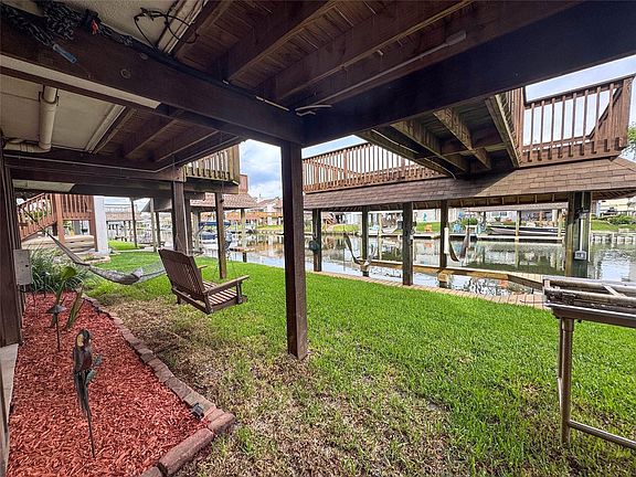 4th image of 1031 Redfish St