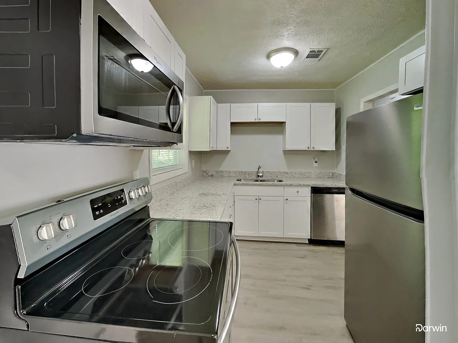 3 bed, 1.0 bath, 1056 sqft, $1,375 — Photo 3