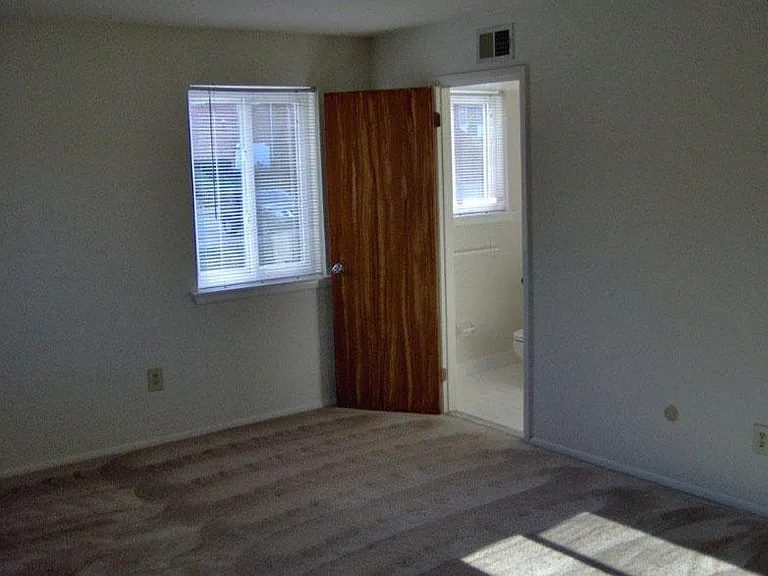 Ridgewood Apartments — Photo 33