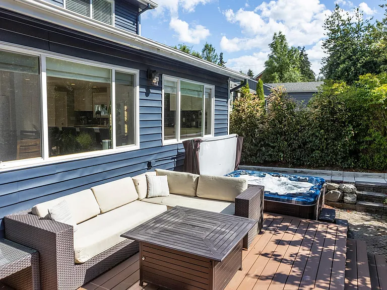 1,000 sq ft Trex deck