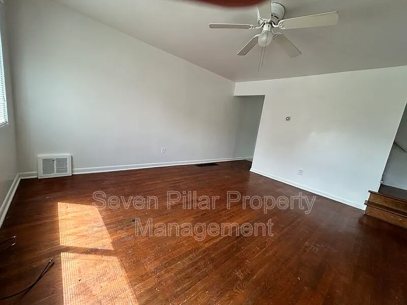 3 bed, 1.5 bath, 1100 sqft, $1,250 — Photo 2
