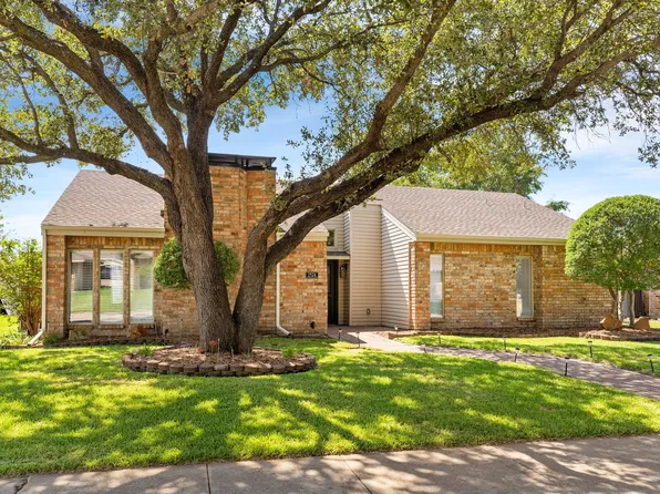 1924 Middle Glen Dr, Carrollton, TX 75007