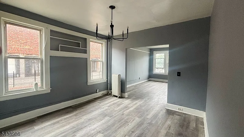 3 bed, 1.0 bath, $2,175 — Photo 2