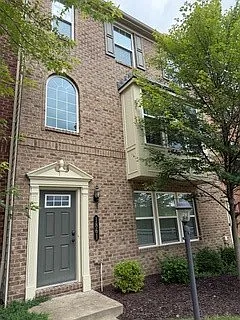 3 bed, 2.5 bath, 2028 sqft, $2,600 — Photo 2