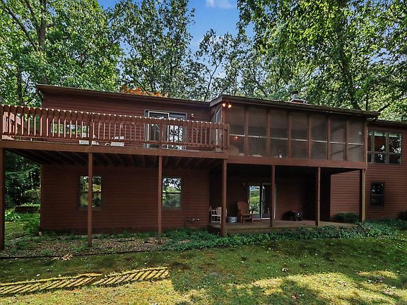 3rd image of 9808 Oak Forest Cir