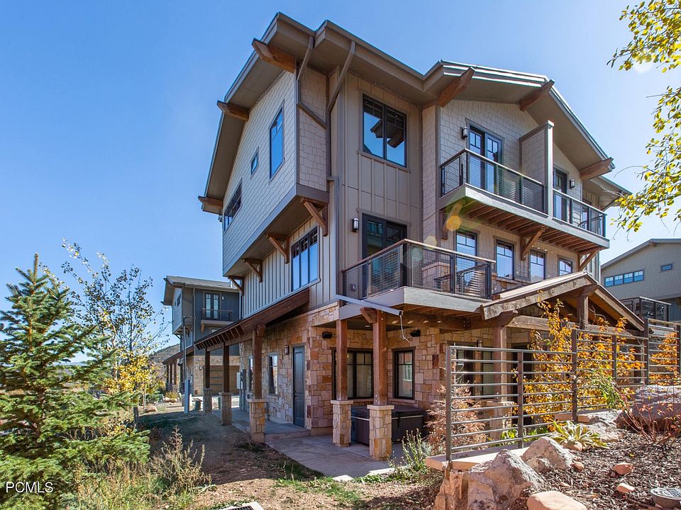 1st image of 3819 Blackstone Dr #32