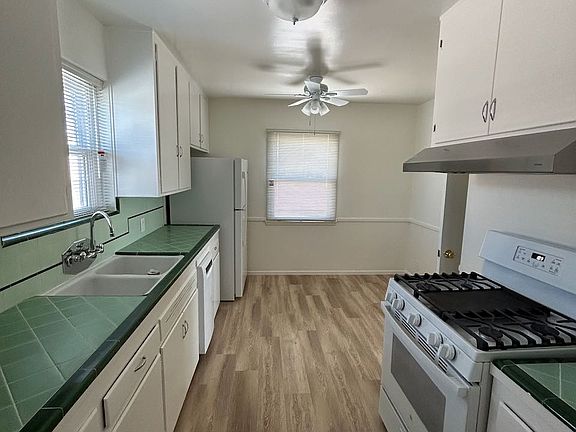 5th image of 136 S Del Mar Ave #D