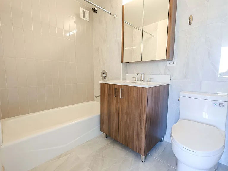 180 W 20th St #16E — Photo 8