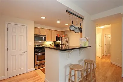 231 N Thomas St — Photo 8
