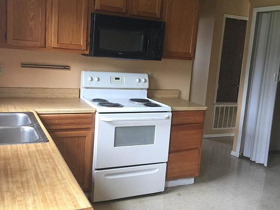 2nd image of 13 Fra Mar Dr APT B