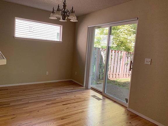 4th image of 1229 NE Kinney St