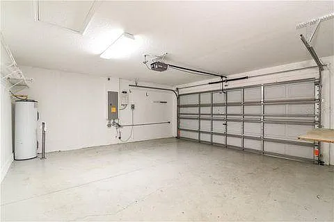 Nice & clean 2-car garage