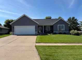 2608 Dawson St, Muscatine, IA 52761