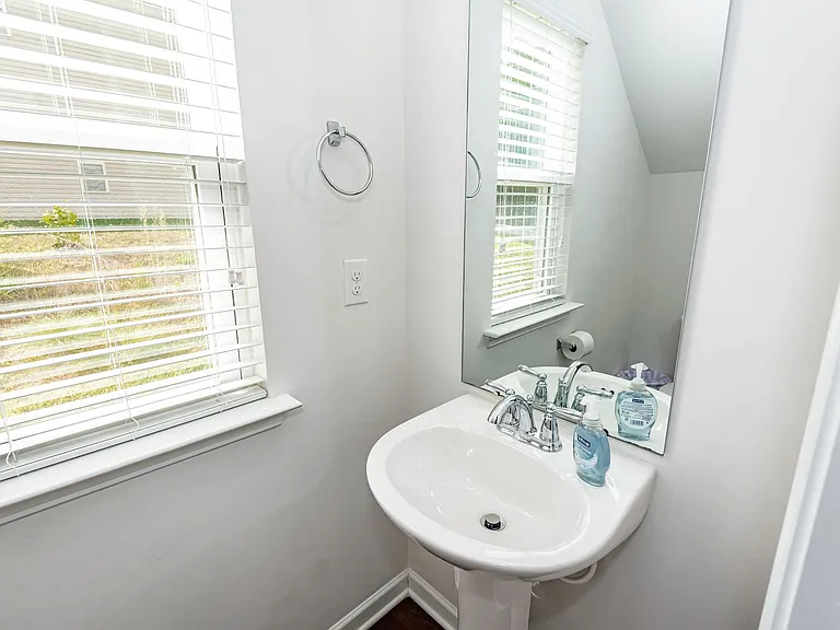 430 Carolyn Ln — Photo 46