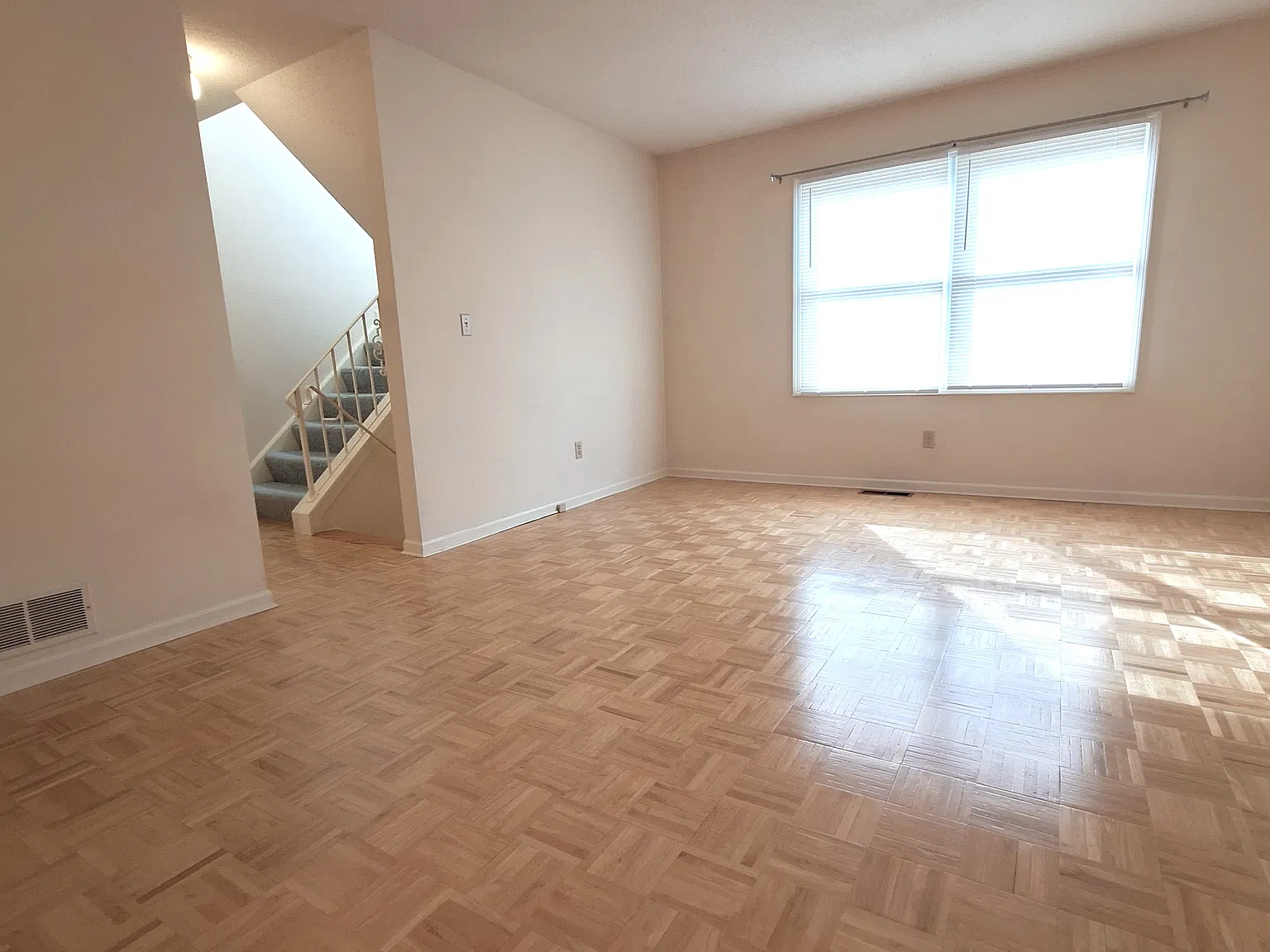 2 bed, 1.5 bath, 1200 sqft, $1,985 — Photo 3