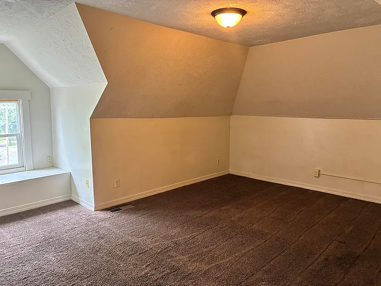 1024 N Ellis St — Photo 4