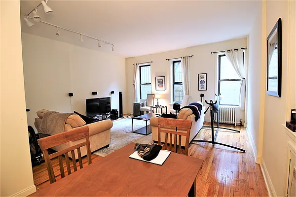 Rented by City Connections Realty | media 10