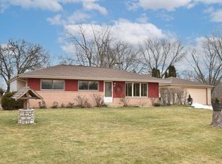 3722 W Mary Ann Dr, Franklin, WI 53132