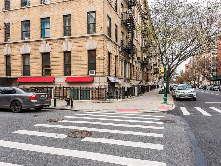 411 Manhattan Ave #9 — Photo 24