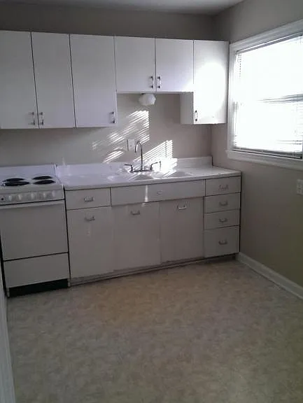 711 N College Ave #10 — Photo 10
