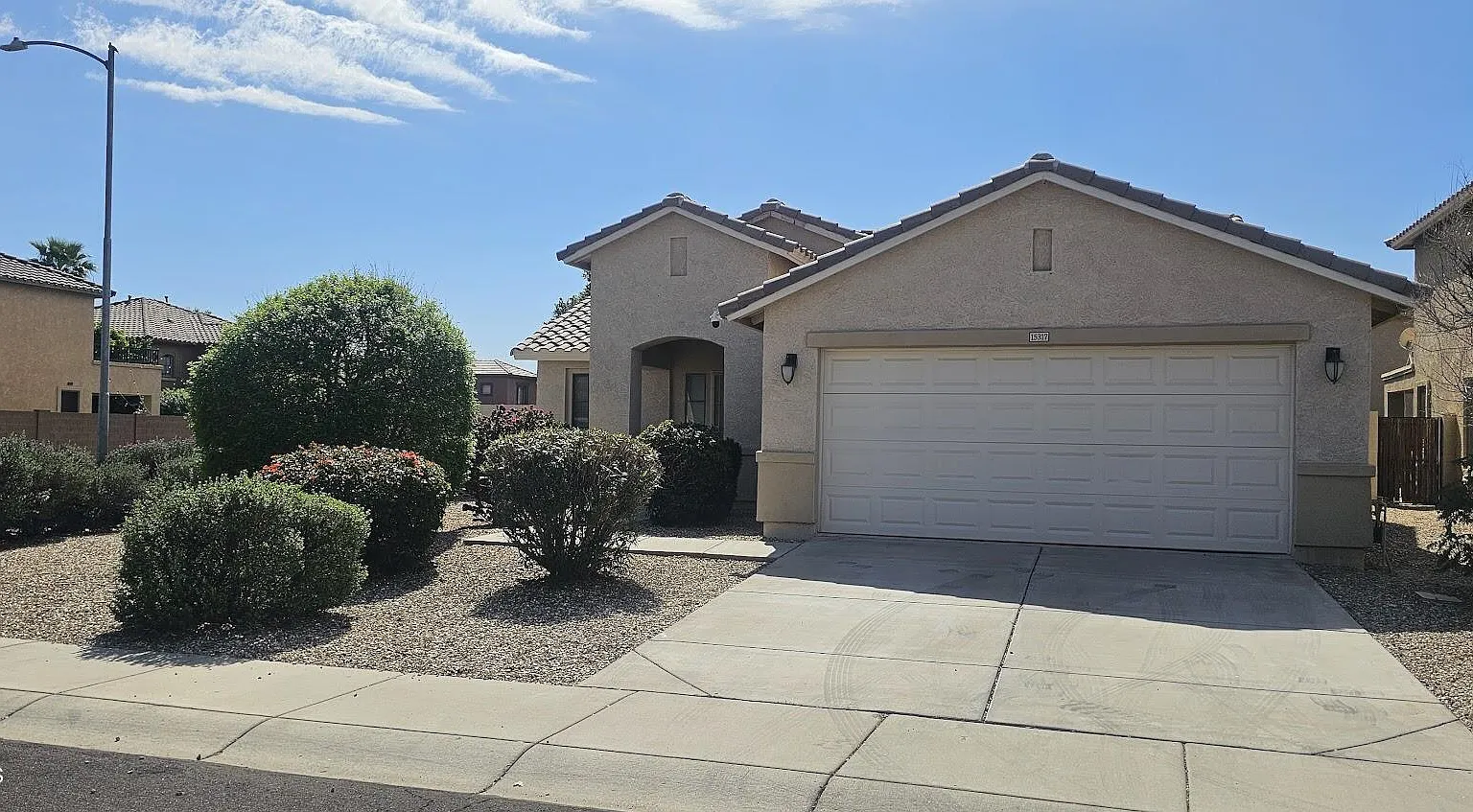 4 bed, 2.0 bath, 1864 sqft, $2,100 — Photo 2